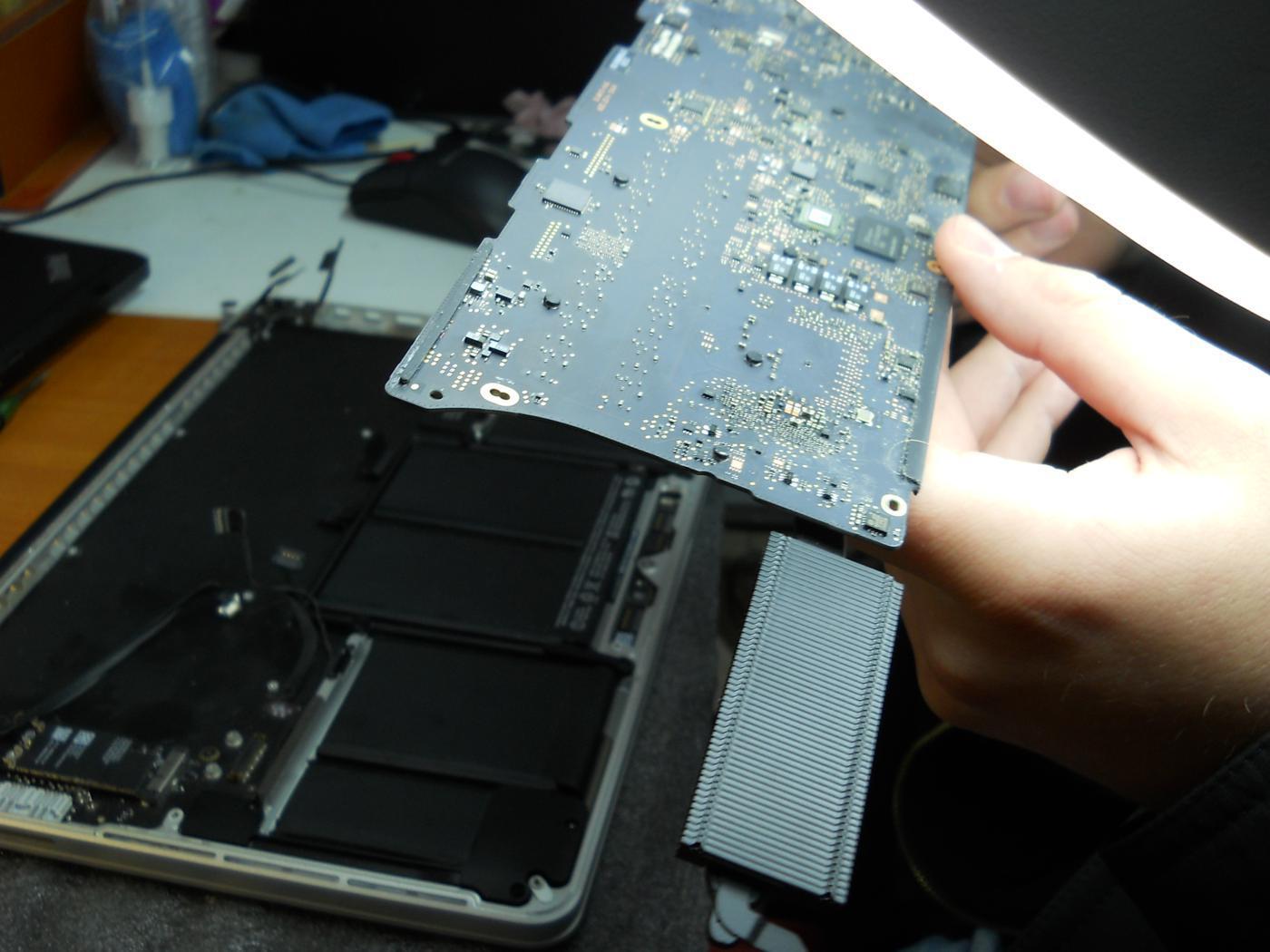 Curatare Macbook iMac + inlocuire pasta termoconductoare - Image 2