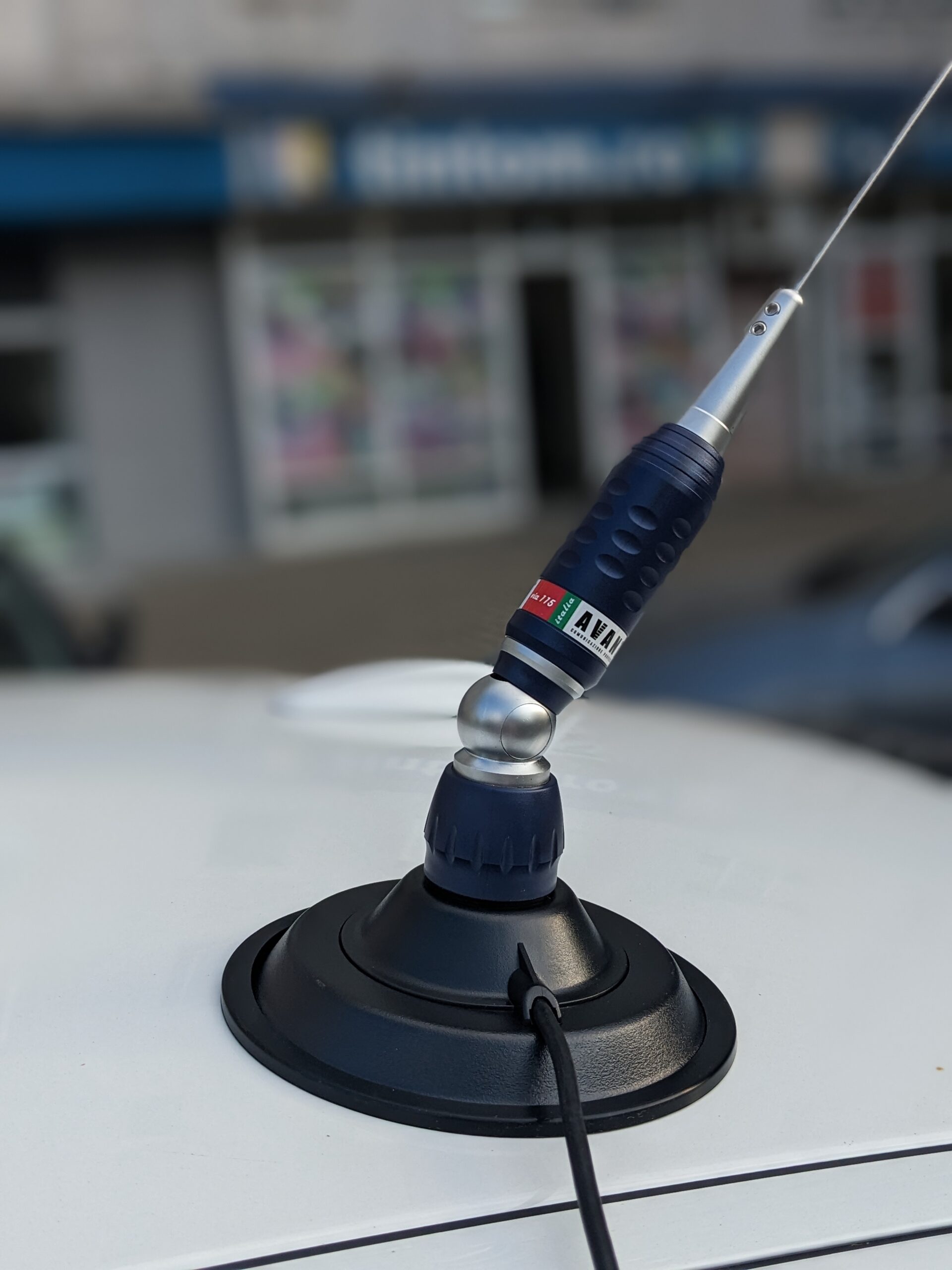 Antena Radio CB Avanti Via 115 Fluture Oscilobatant Putere Maxima 200w